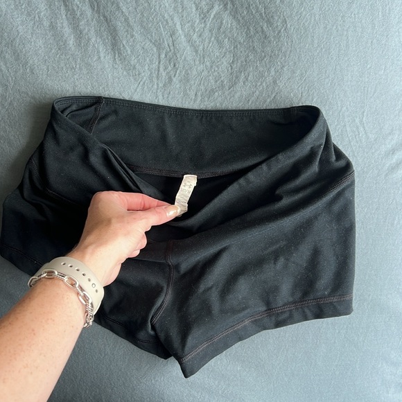 Black booty shorts under armour - Picture 2 of 2